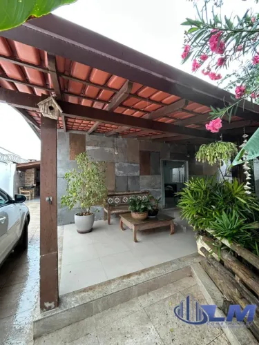 Casa para locação em Guarapari-ES, bairro Santa Mônica! 3 quartos, 1 suíte, 2 salas, 2 ban