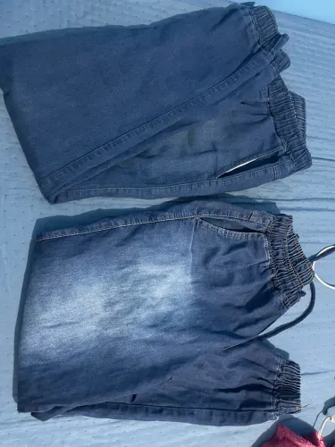 Duas calça M em ótimo estado