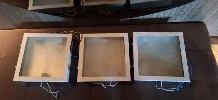 3 Luminárias de embutir 30x30 cm. Usada lâmpadas. 