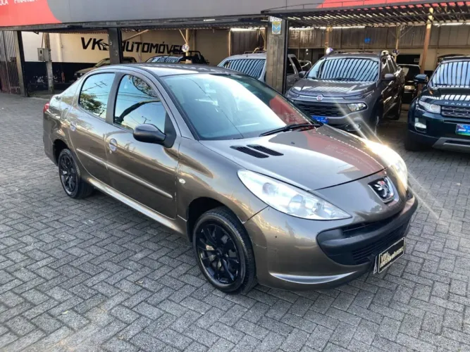 Peugeot 207 Sedan Passion XR 1.4 Flex 8V 4P 2011