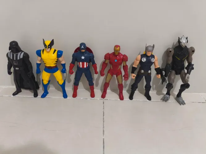 Bonecos Marvel