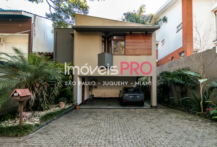 Casa à Venda no Condomínio São Paulo II - Granja Viana
