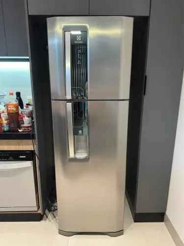 Geladeira Electrolux Frost Free Com Dispenser na porta