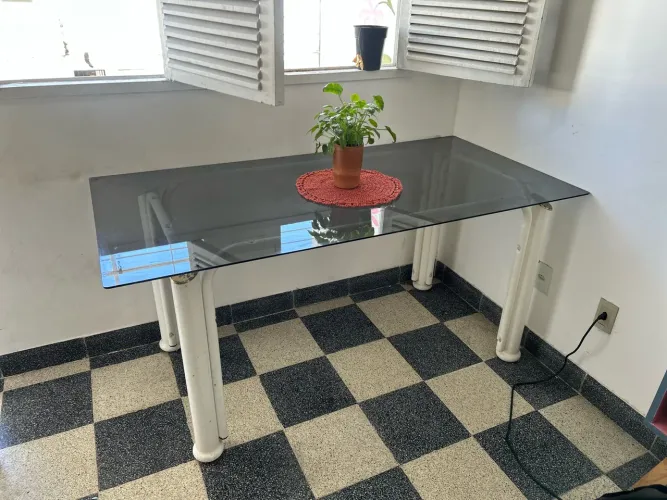 Mesa de jantar de vidro com 4 cadeiras