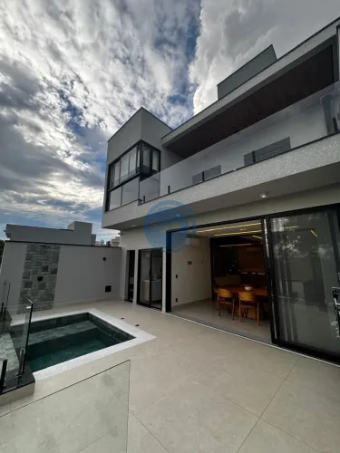 Residência de luxo no Condomínio Gran Reserve: 3 suítes, automação, piscina, vista para ma