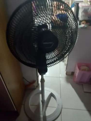 Vende ventilador de coluna funciona perfeitamente só os pés que foram trocados 100