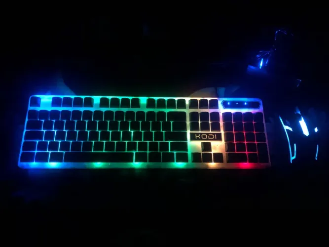 KIT GAMER TECLADO E MAUSE LED RGB TOQUE SEMI MECÂNICO