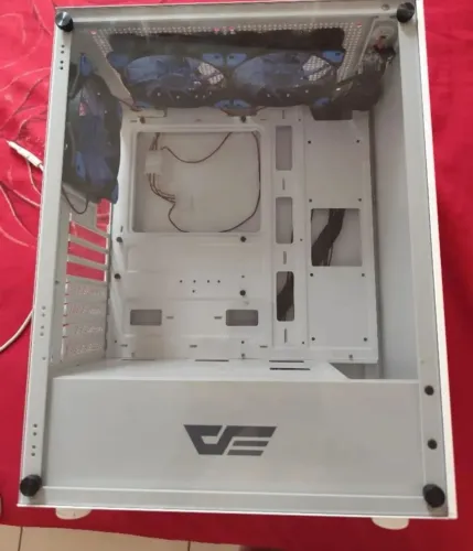 Gabinete aigo Darkflash Dk 100 com 3 fans.