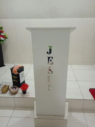 Microfone 500 Reais e púlpito 250 