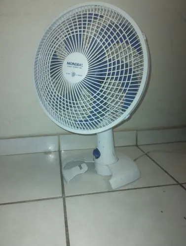 Vende _se ventilador pequeno no estado