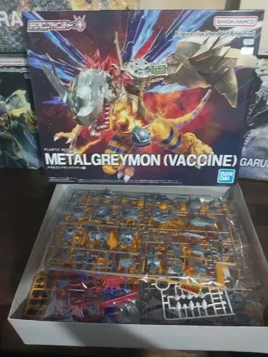 Digimon Metal Greymon Vaccine (amplificado) Figure-rise Standard
