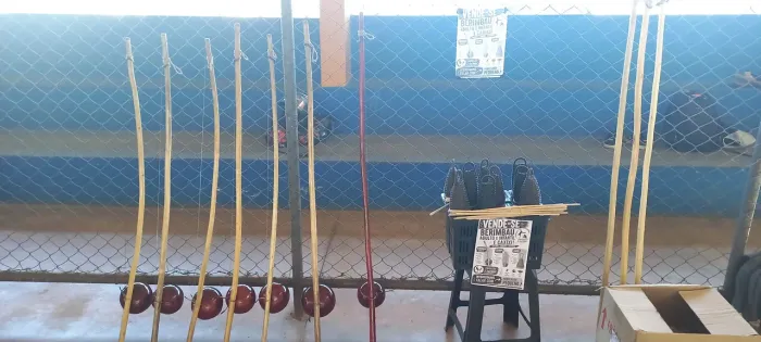 Vende se berimbau adulto e infantil e caxixi 