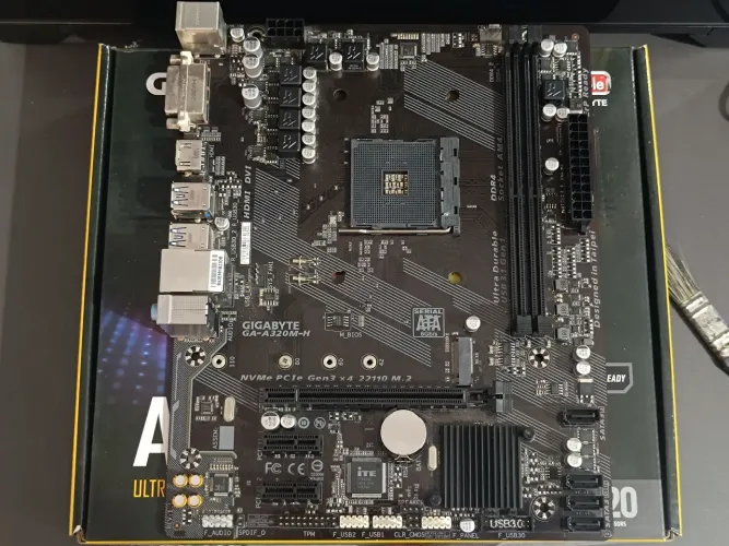 Placa Mãe Gigabyte GA-A320M-H AM4 (Leia descrição)