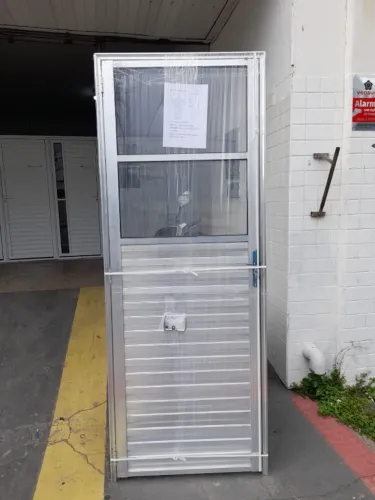 PORTA COM VIDRO FIXO NATURAL 70CM OU 80CM