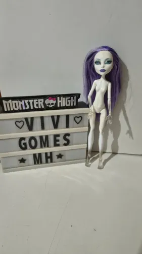 Monster High Spectra básica leia descrição