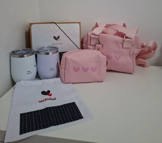 Kit Presente Novo | 2 Copos Térmicos + Bolsa Térmica + Necessaire<br>