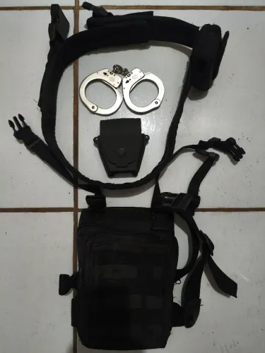 Kit tático de segurança.