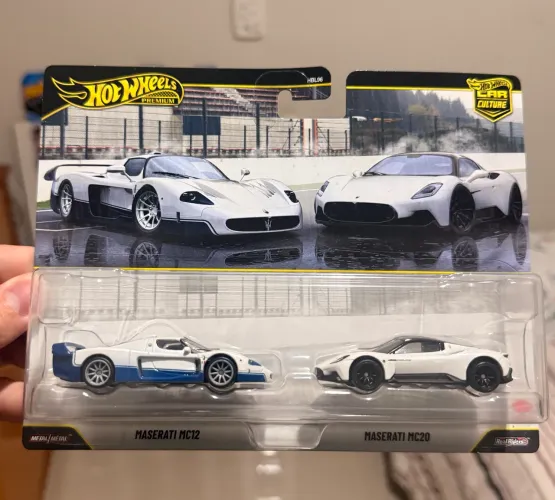 Hot wheels premium 2 Pack maserati mc12 e mc20