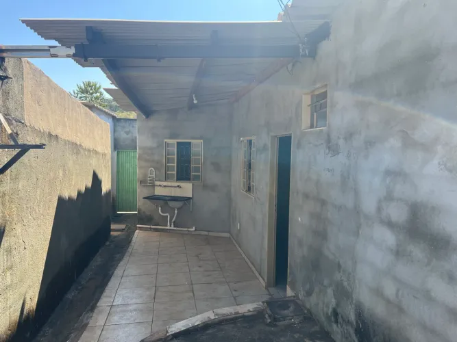 Casa com 2 quartos forrada cisterna 800,00