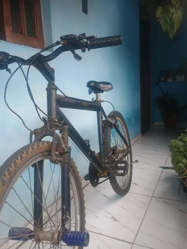 Bike em bom estado aro 26 com 21 marchas e quadro de alumínio,troco por Xbox one ou ps4