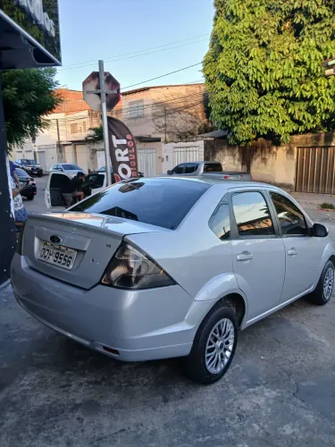 Ford Fiesta Sedan SE 1.6 8V Flex 4P 2014