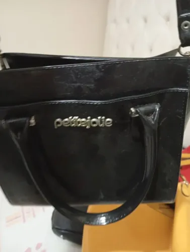Vendo uma belíssima bolsa da petite Jolie
