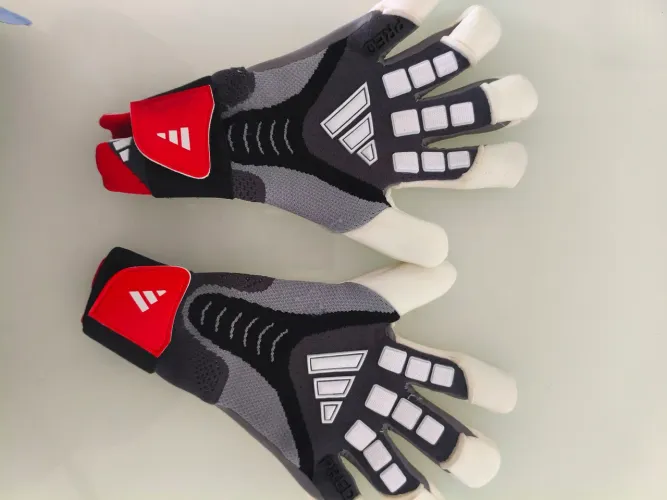 Luva de goleiro Adidas Predator Pro. TAM 9