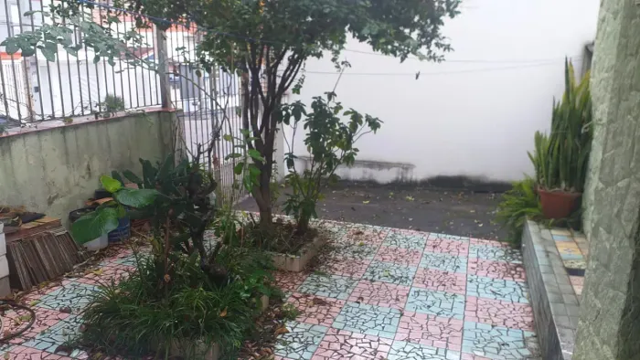 Terreno com casa térrea antiga, 10 x 20 metros bem localizada no bairro Jardim