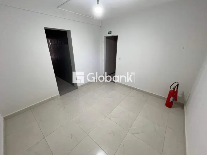 Sala comercial 1 quarto para aluguel Cidade Santa Maria 150m² Montes Claros MG