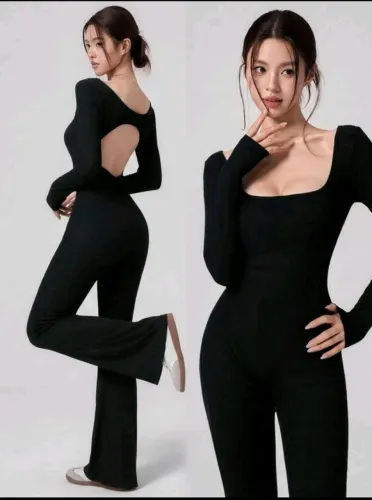 Macacão Feminino Preto Manga Longa Flare Decote Quadrado DAZY SHEIN