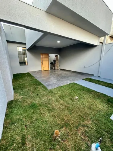 Casa 3 Quartos, sendo 1 suíte localizado no bairro Rio Jordão (Próxima a região Central)