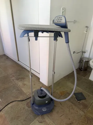 Passadeira a Vapor Electrolux Expert EGS20 com Tábua Integrada