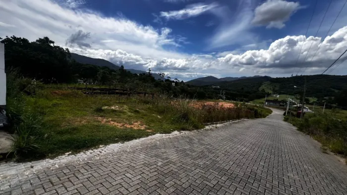 Terreno de 1525m² em Forquilhas, São José
