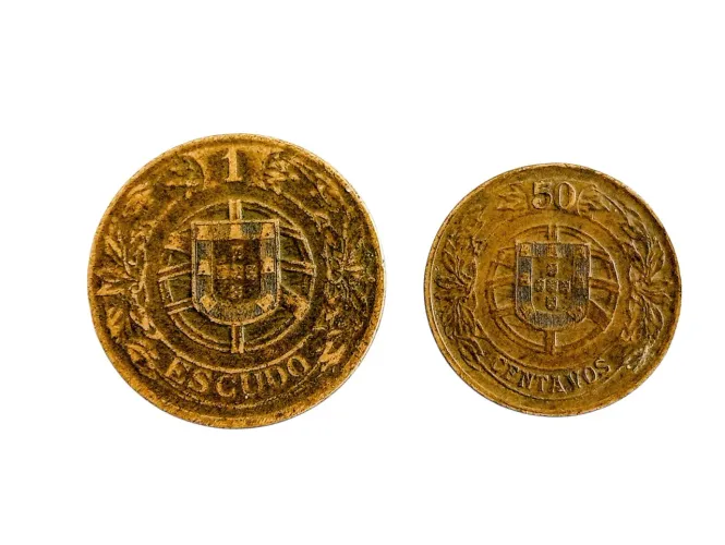 Duas moedas de 1e 50 centavos de escudo Portugal 