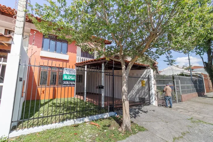 Casa Residencial com 3 quartos para alugar por R$ 3200.00, 110.00 m2 - PAROLIN - CURITIBA/