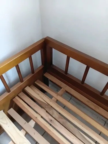 Cama de solteiro madeira maciça 