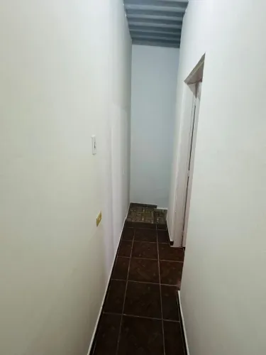Vende se sobrado , quarto , cozinha , banheiros , lavanderia, área de serviço