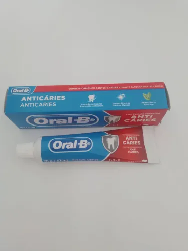 Creme dental Oral B 70g c/ 12 unidades