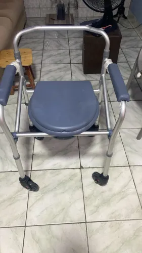 Cadeira de banho em alumínio desmontável
