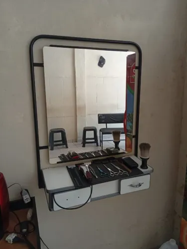 Bancada para barbeiro e maquinários