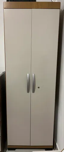 Armário Multiuso com 2 Portas, 3 Prateleiras - Excelente Estado