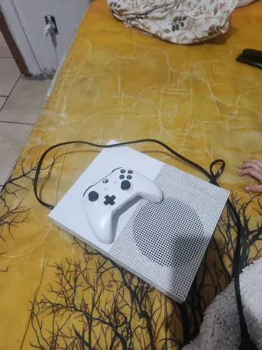 Vendo xbox one s fucionando perfritamente 500gb