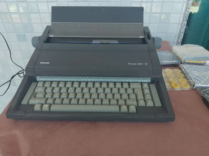 Máquina de escrever elétrica
