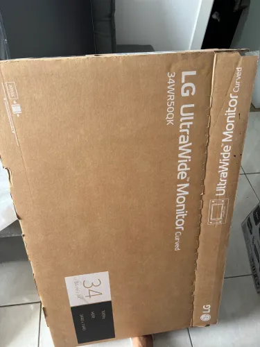 Tenho monito novo nunca foi usado na caixa 34 polegada