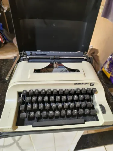 Máquina de escrever Remington 15
