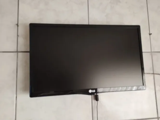 Vende-se TV Monitor LG 22 Polegadas Full HD Conversor Digital Integrado