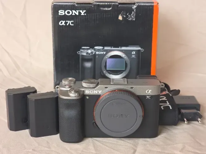 Câmera Sony a7C 24.2MP 4K Prata sem marca de uso, semi-nova. 