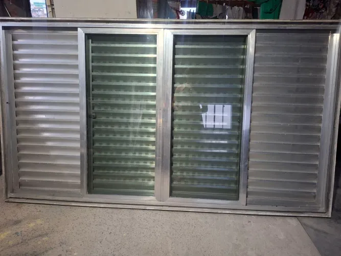 Janela de vidro escuro 2,05x1,16