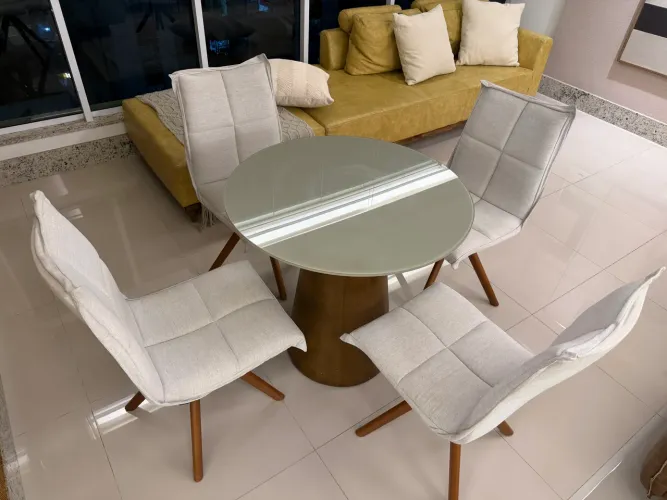 Conjunto de 4 cadeiras (a mesa não está inclusa)