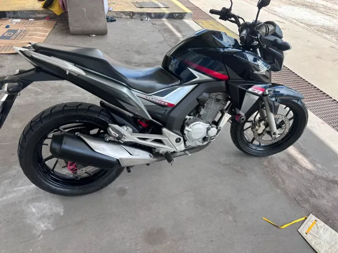 MOTO SUPER CONSERVADA